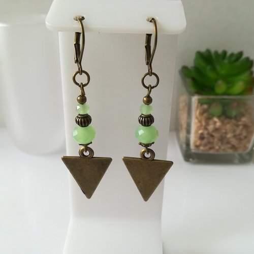 Kit boucles d'oreilles apprêts  bronze et perles en verre à facette vert clair