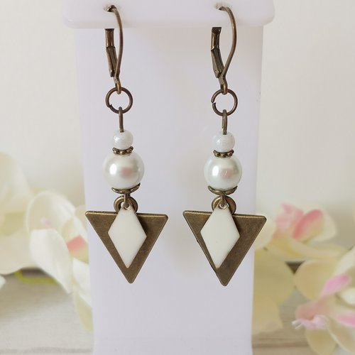 Kit de boucles d'oreilles pendentif triangle bronze et perles blanches