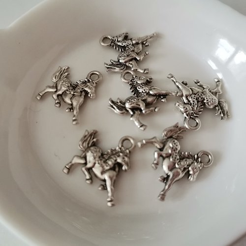 10 breloques cheval de course argent mat