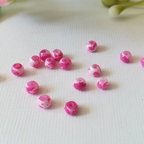 Perles en verre 4 mm blanches taches fuchsia  x 50