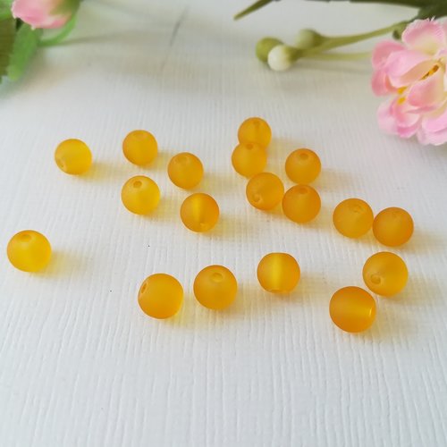 25 perles en verre givré 6 mm moutarde