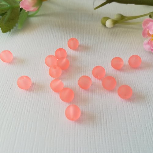 25 perles en verre givré 6 mm saumon