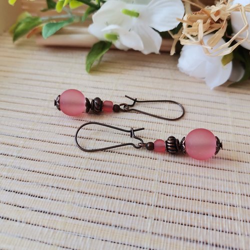 Kit de boucles d'oreilles apprêts cuivrés et perles en verre givré vieux rose