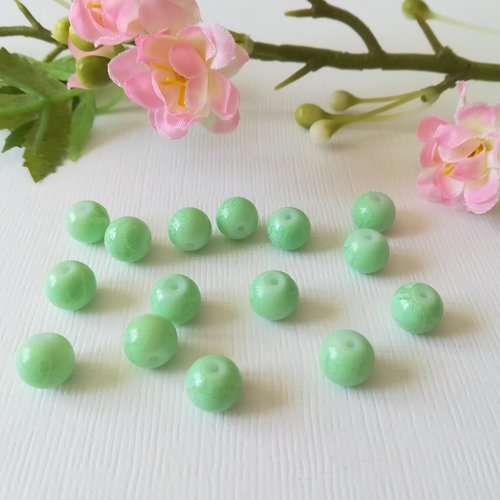 20 perles en verre ronde 8 mm vert pale effet fissuré