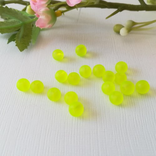 25 perles en verre givré 6 mm jaune fluo