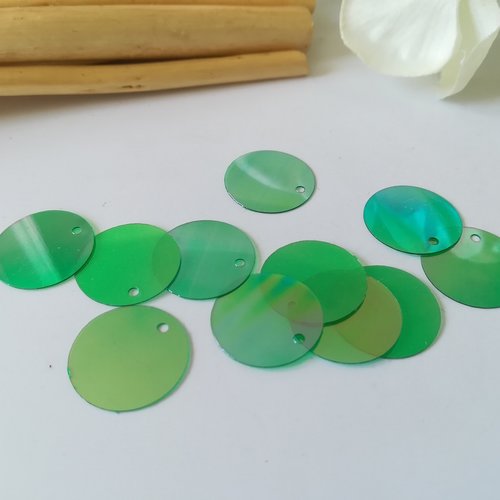 Sequins pvc verts à reflets 16 mm x 20