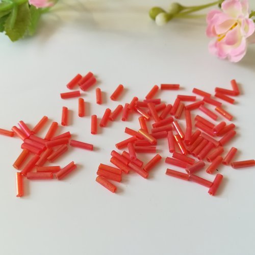 Rocailles tubes 6 mm rouge à reflets x 10 gr (environ 250 perles)