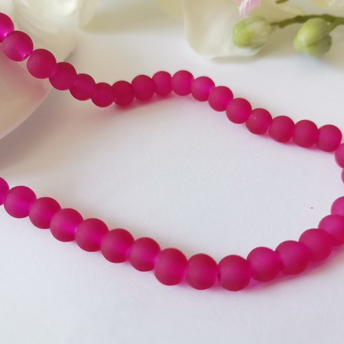 25 perles en verre givré 6 mm prune