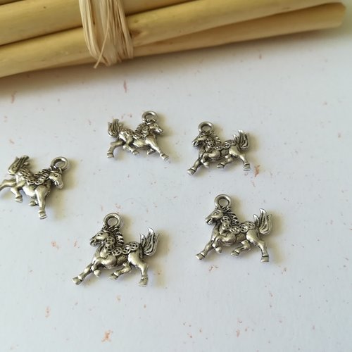 10 breloques cheval de course argent mat