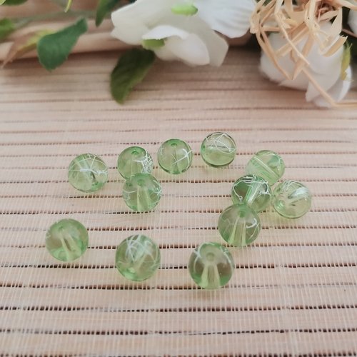 50 perles en verre 8 mm vert clair tréfilé blanc