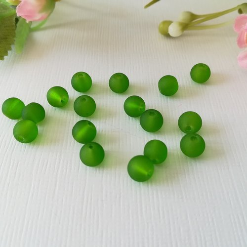 25 perles en verre givré 6 mm vertes