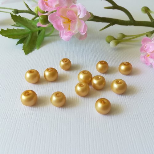 20 perles en verre nacré mat 8 mm ocre