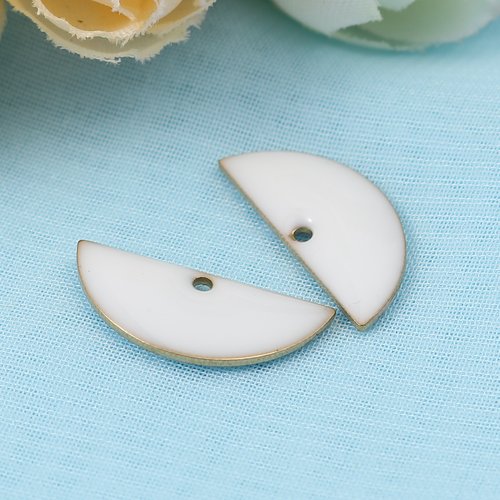 4 pendentifs sequin émail demi lune blanc