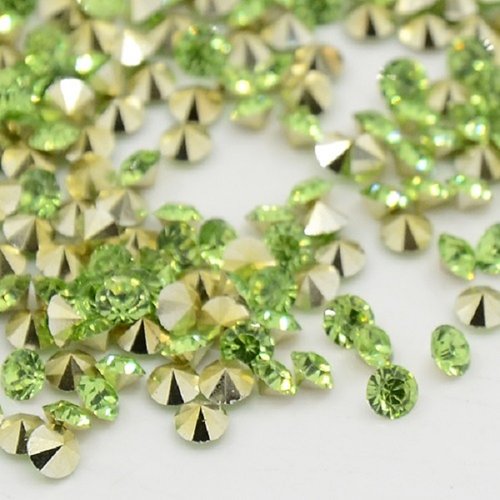 100 cabochons strass forme diamant 6 mm vert clair