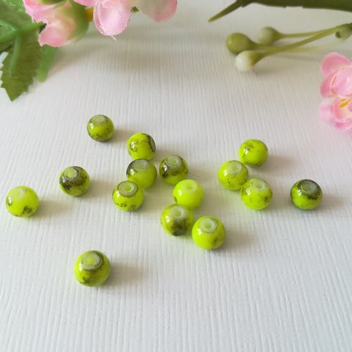 25 perles en verre 6 mm jaune vert tréfilé noir