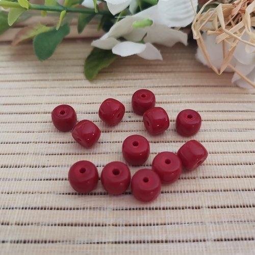 18 perles en verre colonne 8 mm bordeaux