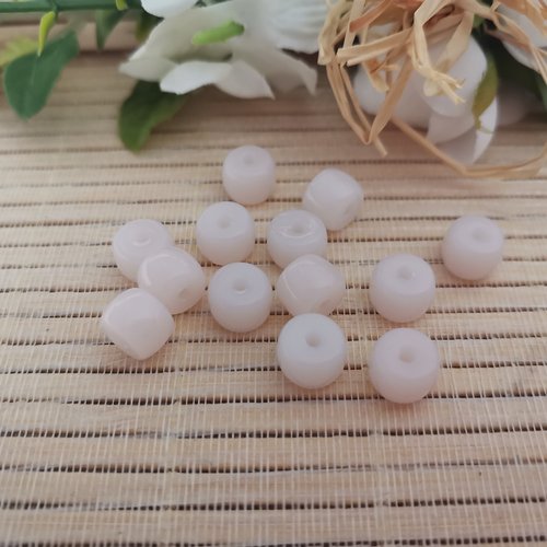 20 perles en verre colonne 8 mm beige rosé
