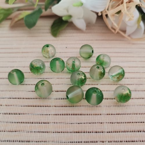 16 perles en verre dépoli feuille d'or 8 mm vert