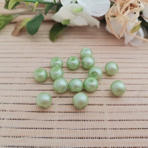 50 perles en verre opaque 8 mm vert anis
