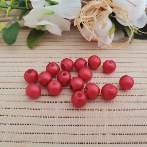 25 perles en verre opaque 8 mm rouge