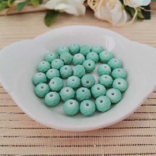22 perles en verre à facette 8 x 6 mm vert pastel