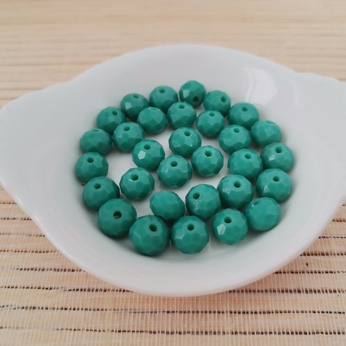 26 perles en verre à facette 8 x 6 mm vert émeraude