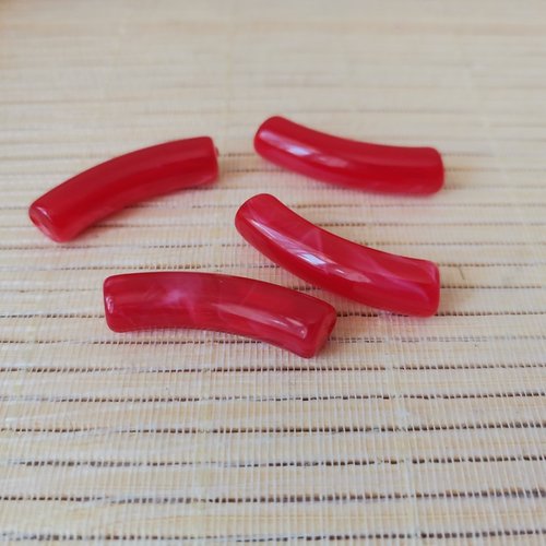 Perles tubes incurvé acrylique x 4 rouge marbré