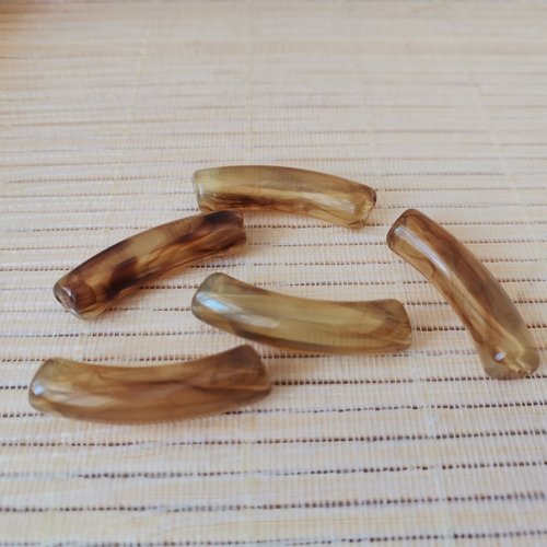 Perles tubes incurvé acrylique x 5 brun marbré
