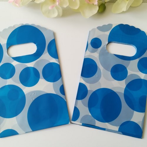 10 sachets plastique cadeaux 15 x 9 cm bleus et blancs