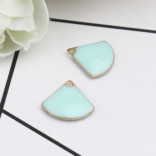 4 pendentifs sequin émail 12 x 10 mm bleu pale