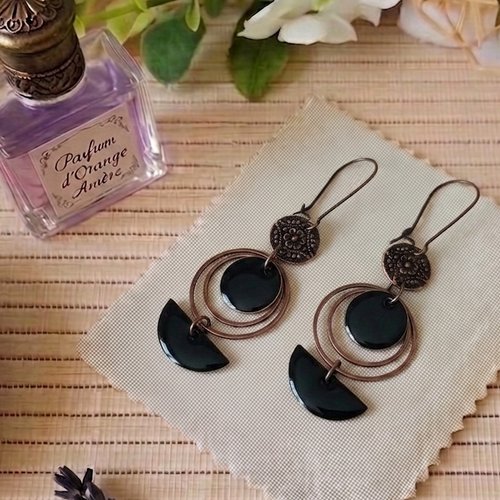 Kit boucles d'oreilles anneaux cuivre rouge et sequins émail noirs