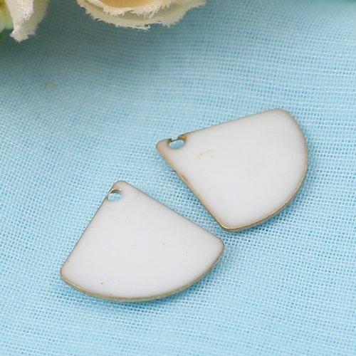 4 pendentifs sequin émail 12 x 10 mm blanc