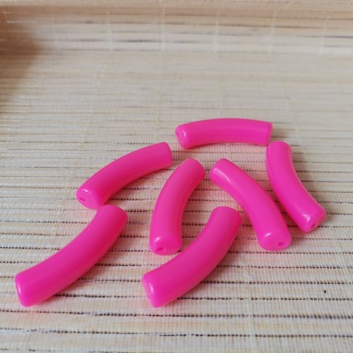 Perles tubes incurvé acrylique x 7 rose fluo