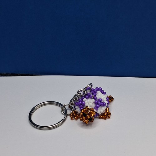 Porte-clés tortue violette et blanche en perles