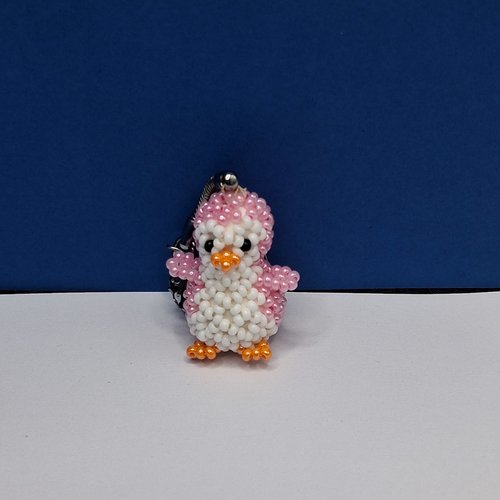 Porte-clés pingouin rose en perles