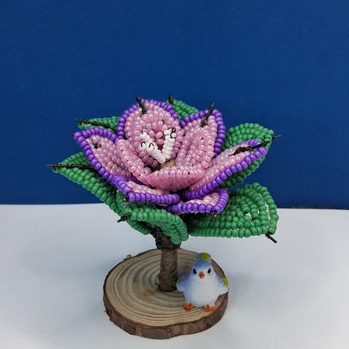 Fleurs rose et violet en perles