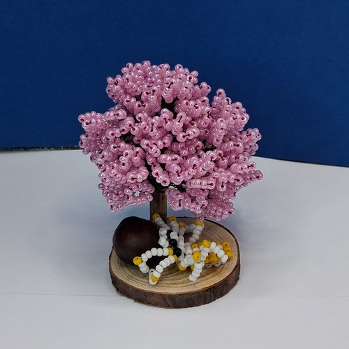 Araignée sous son arbre rose en perles de rocailles / décoration intérieure