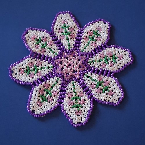 Napperon petite fleur rose en perles