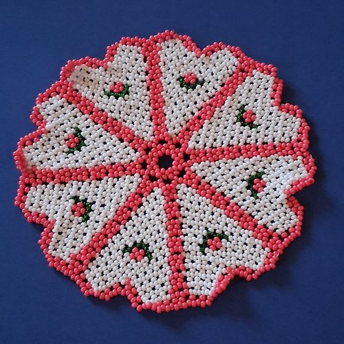 Napperon rose en perles de rocaille