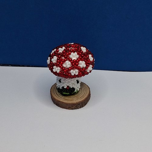 Figurine champignon rigolo en perles