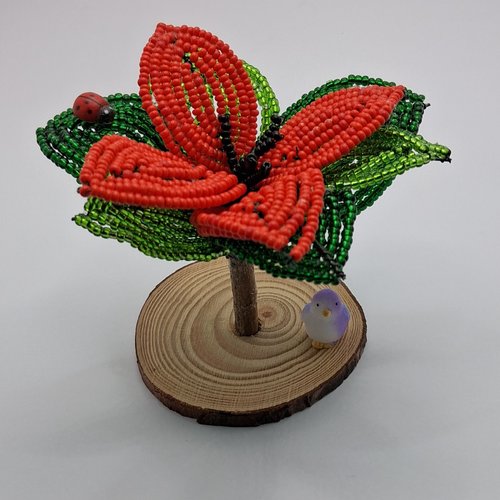 Fleurs rouge en perles