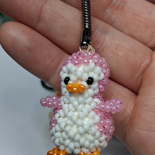Porte-clés pingouin rose en perles