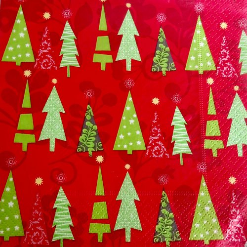 Serviette en papier forêt de sapin fond rouge