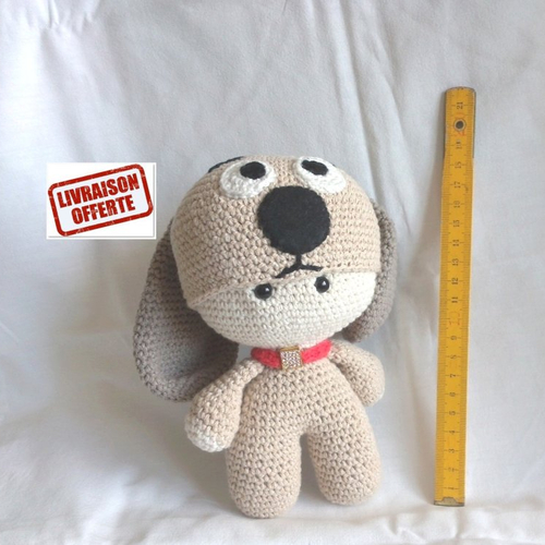 Amigurumi petit chien au collier poupée yoyo en coton au crochet - 18cm