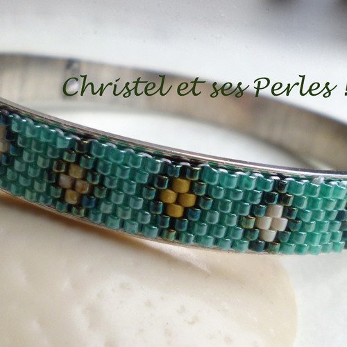 Bracelet perles et métal losanges verts