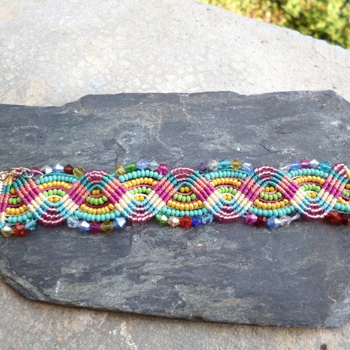 Bracelet macramé, perles multicolore fil céladon