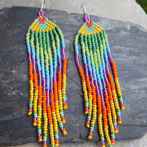 Boucles d'oreilles huichol, longues en perles multicolores
