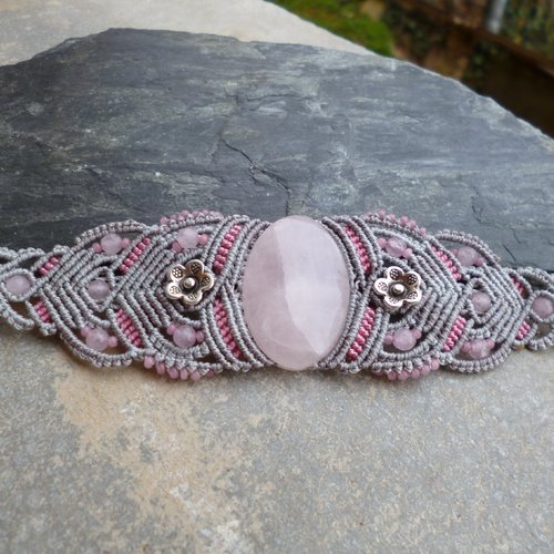 Bracelet macramé et quartz rose fleurs métal