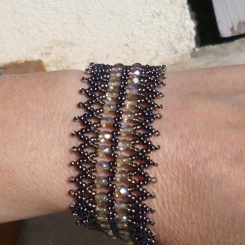 Crown, bracelet perlé hématite