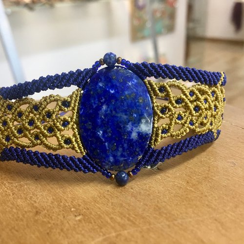 Bracelet macramé baroque et lapis lazuli